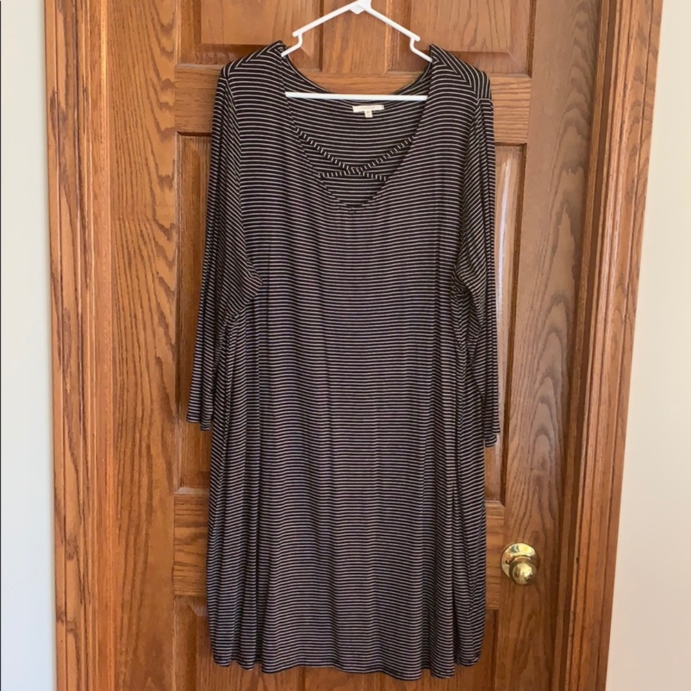 Dress - Picture 2 of 4